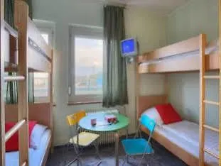 מלון Meininger Zentrum 3*