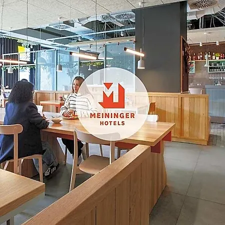 호텔 Meininger Zentrum 3*